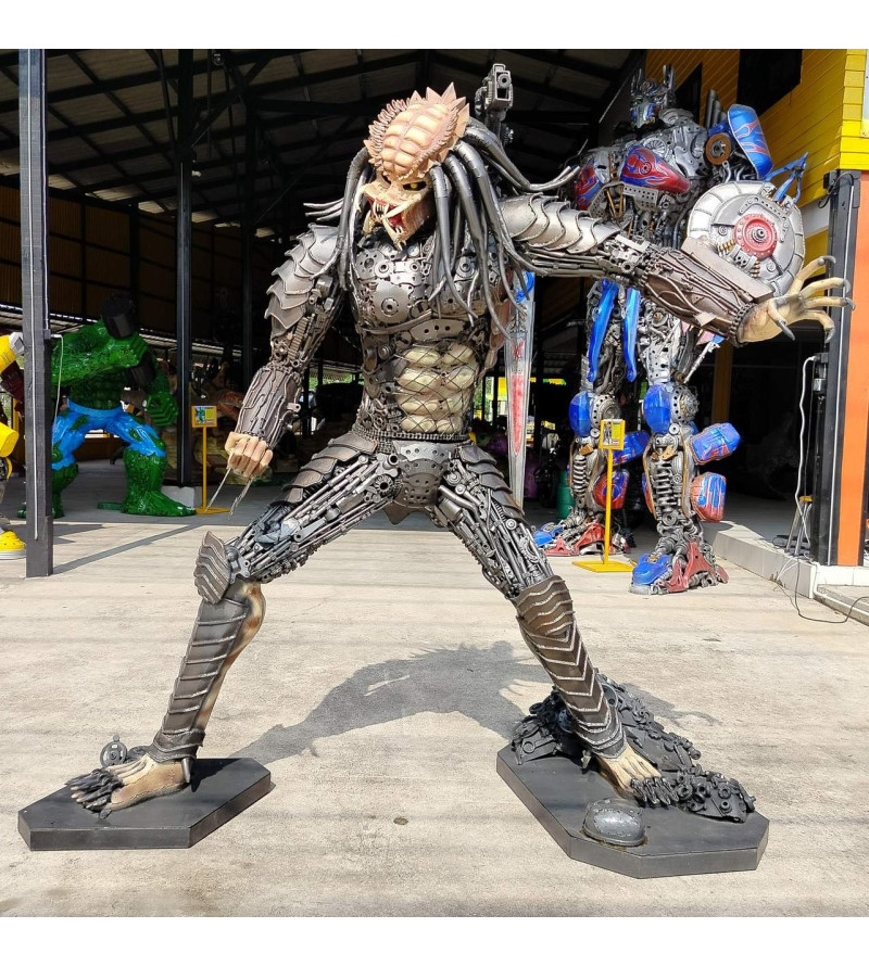 Discover the ultimate predator: 260 cm tall male hunter.