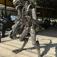 Alien, schräg von vorne
