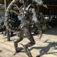 Alien, schräg von hinten