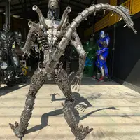 Alien, von hinten