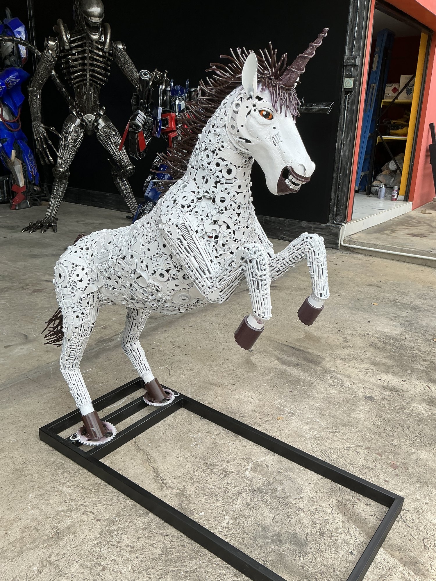 Horse, from the front at an angle