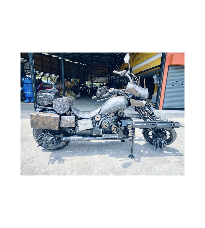 Металлическая скульптура Mad Max Custom