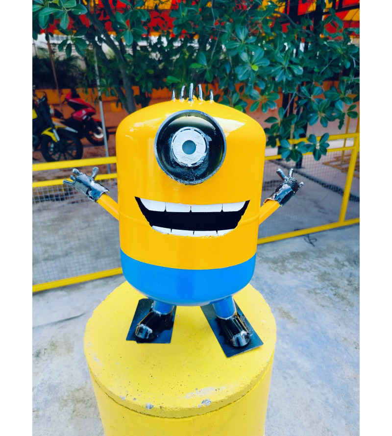 Minion 48 cm High