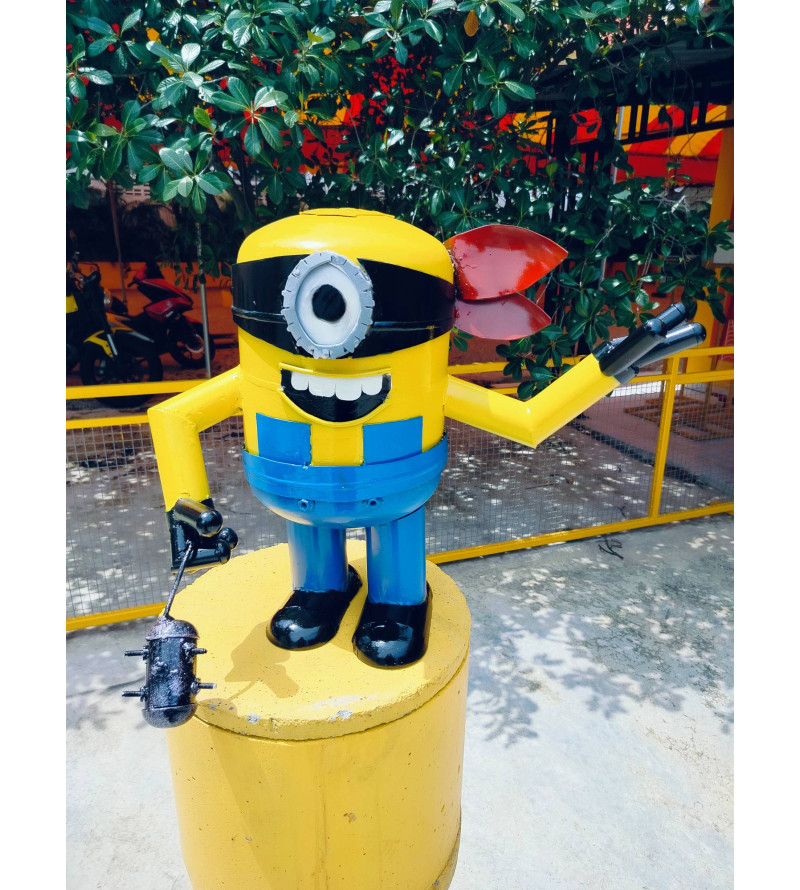 Minion with 2 red spring 50 cm high