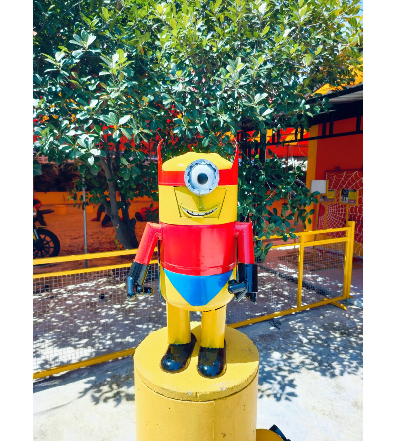 Minion With Crown 59 cm High