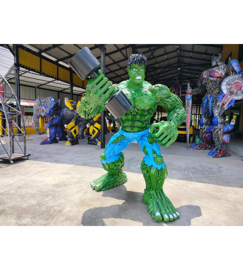 The Incredible Hulk высотой 250 см