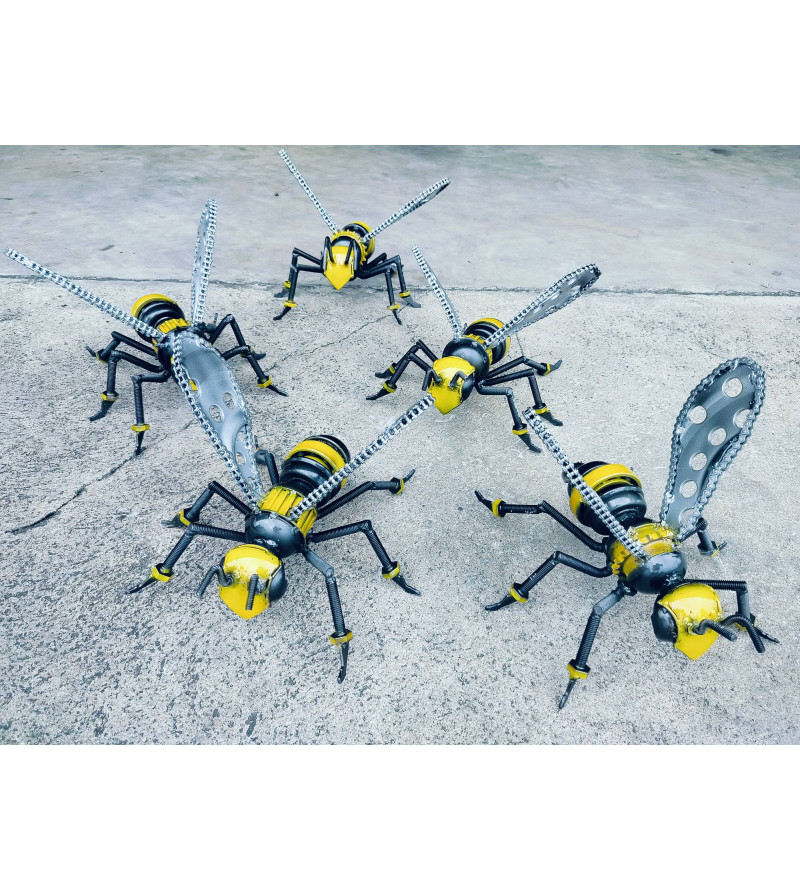 Wasp 22 cm High