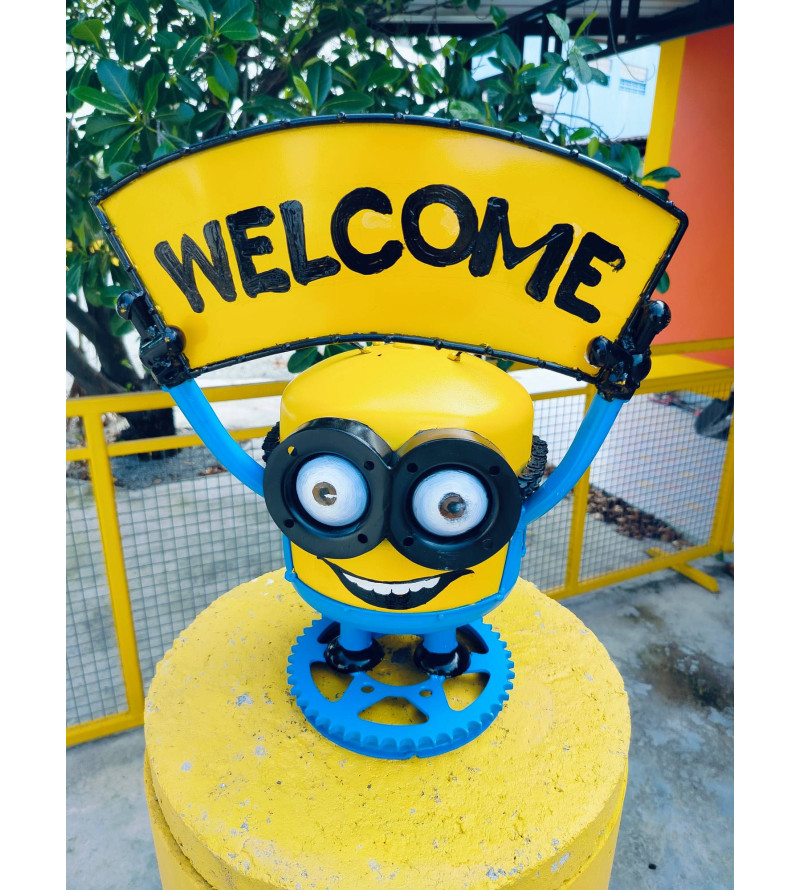 Металлическая скульптура «Миньон Welcome»